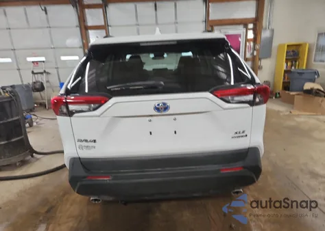 2021 Toyota Rav4 Xle z USA, uszkodzony, nr VIN 4T3RWRFVXMU027740